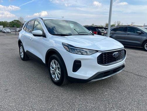 Oxford White 2023 Ford Escape Active