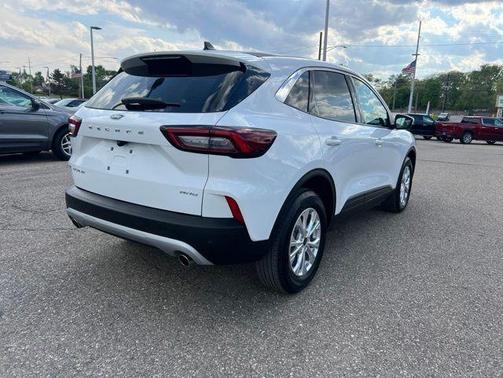 Oxford White 2023 Ford Escape Active
