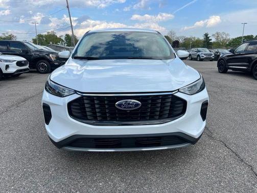 Oxford White 2023 Ford Escape Active