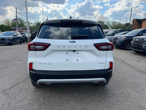 Oxford White 2023 Ford Escape Active