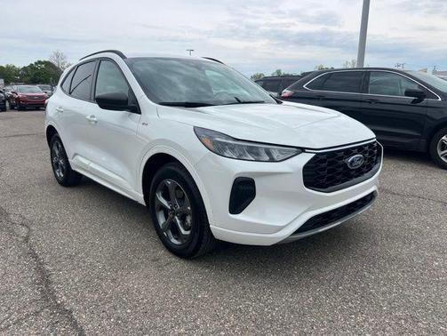 Star White Metallic Tri-Coat 2024 Ford Escape ST-Line