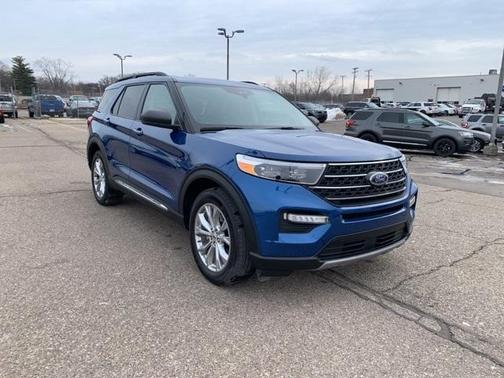 Photo 2 of 32 of 2021 Ford Explorer XLT