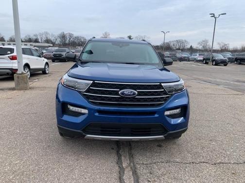 Photo 1 of 32 of 2021 Ford Explorer XLT