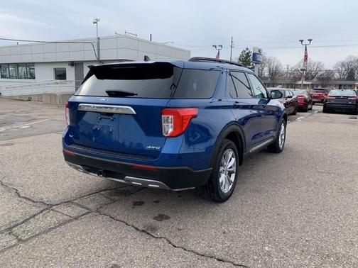 Photo 3 of 32 of 2021 Ford Explorer XLT