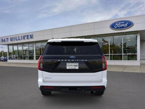 Star White Metallic Tri-Coat 2026 Ford Expedition Active