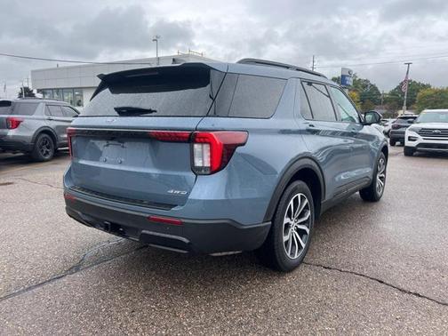 2025 Ford Explorer ST-Line