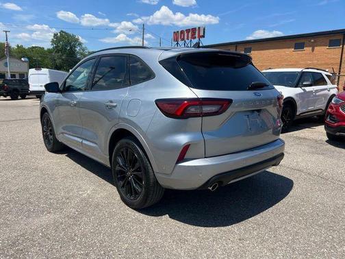 Iconic Silver Metallic 2024 Ford Escape ST-Line Elite