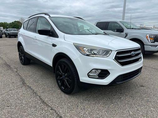 Oxford White 2019 Ford Escape SE