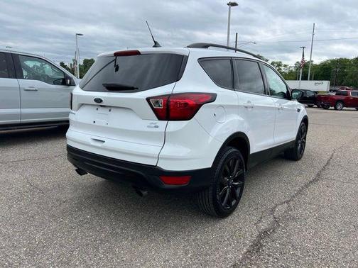 Oxford White 2019 Ford Escape SE