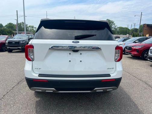 Star White Metallic Tri-Coat 2023 Ford Explorer XLT