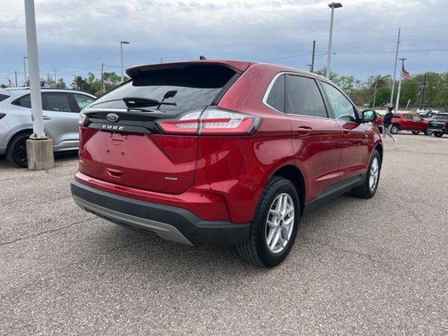 Rapid Red Metallic Tinted Clearcoat 2023 Ford Edge SEL
