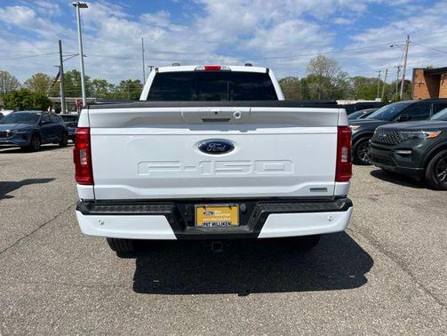 Oxford White 2023 Ford F-150 XLT