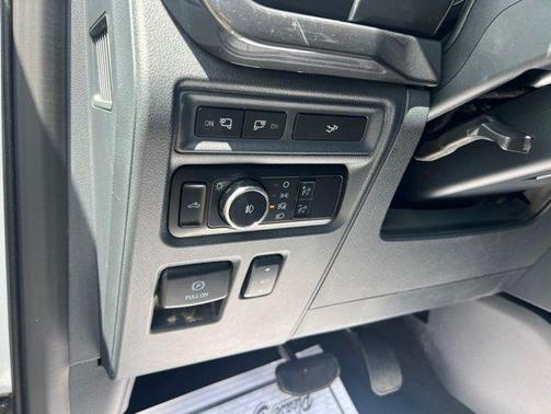 Oxford White 2023 Ford F-150 XLT