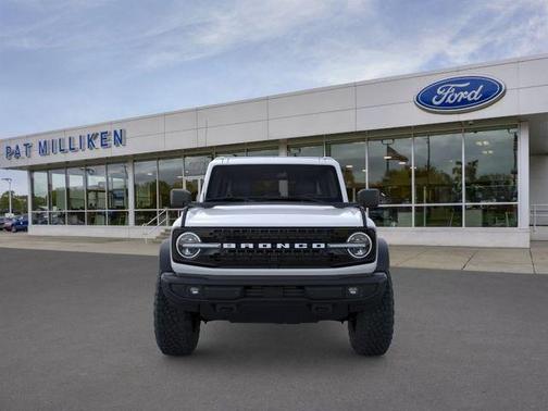 Oxford White 2026 Ford Bronco Outer Banks