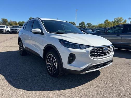 2025 Ford Escape PHEV SE