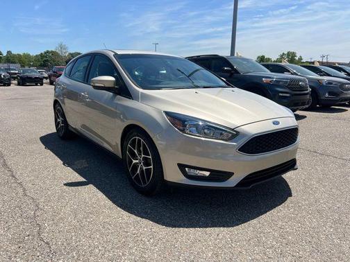 White Gold Metallic 2018 Ford Focus SEL