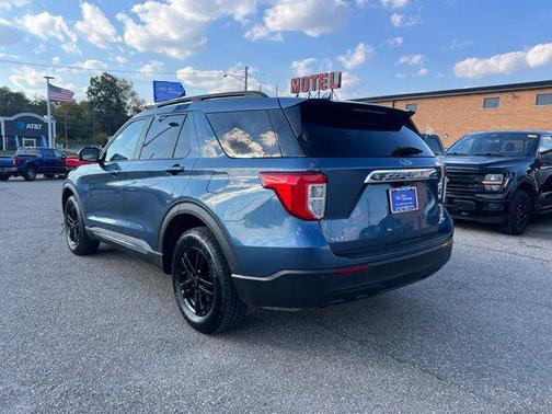 Blue Metallic 2020 Ford Explorer XLT