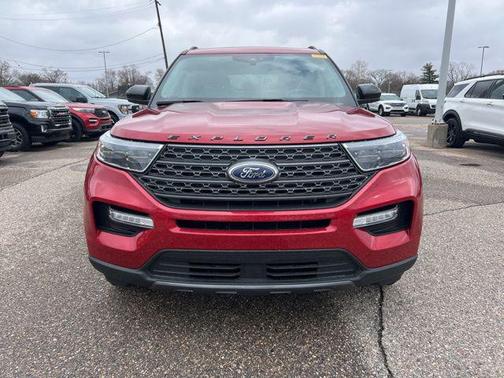 Rapid Red Metallic Tinted Clearcoat 2024 Ford Explorer XLT