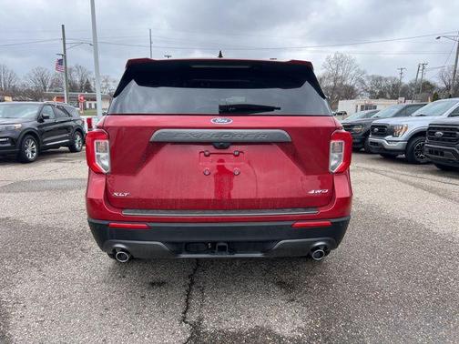Rapid Red Metallic Tinted Clearcoat 2024 Ford Explorer XLT