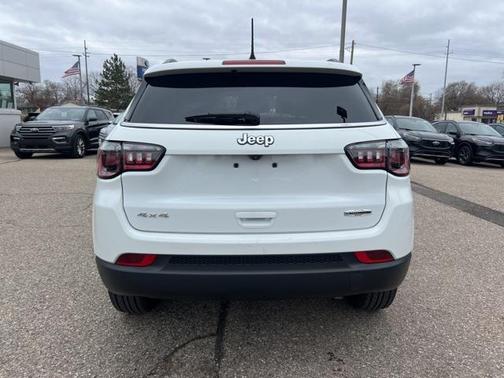 2022 Jeep Compass Latitude Lux