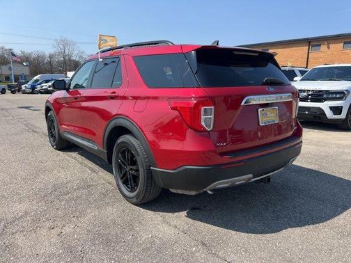 Rapid Red Metallic Tinted Clearcoat 2022 Ford Explorer XLT