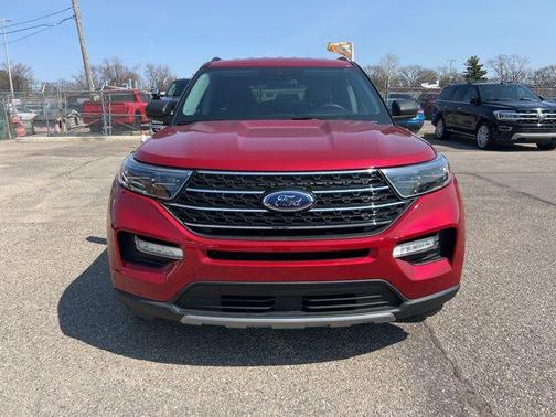 Rapid Red Metallic Tinted Clearcoat 2022 Ford Explorer XLT