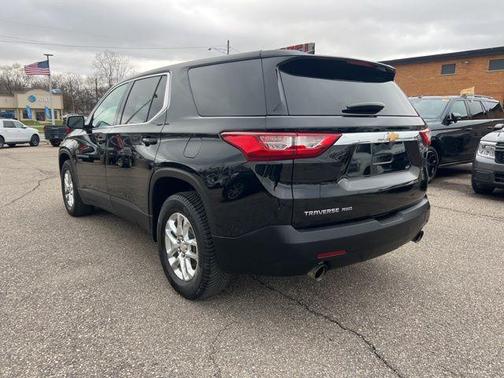 Mosaic Black Metallic 2020 Chevrolet Traverse LS