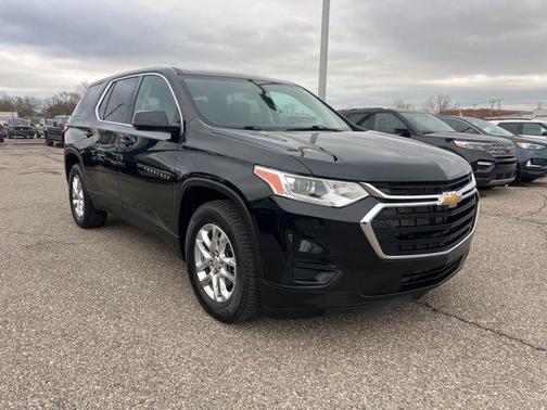 Mosaic Black Metallic 2020 Chevrolet Traverse LS