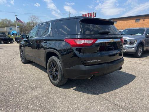 Mosaic Black Metallic 2020 Chevrolet Traverse LS