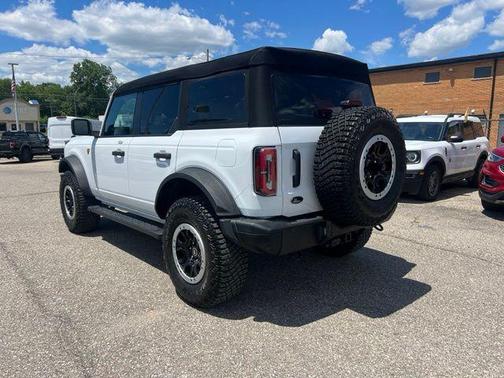 Oxford White 2023 Ford Bronco Badlands