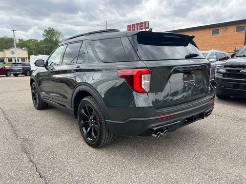 Forged Green Metallic 2024 Ford Explorer ST
