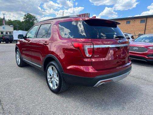 Ruby Red Metallic Tinted Clearcoat 2017 Ford Explorer XLT
