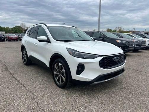 Star White Metallic Tri-Coat 2024 Ford Escape Platinum