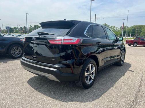 Agate Black Metallic 2024 Ford Edge SEL