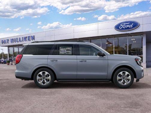 Glacier Gray Metallic Tri-Coat 2027 Ford Expedition Active