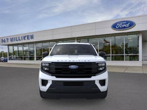 Star White Metallic Tri-Coat 2026 Ford Expedition Max Active 4x4