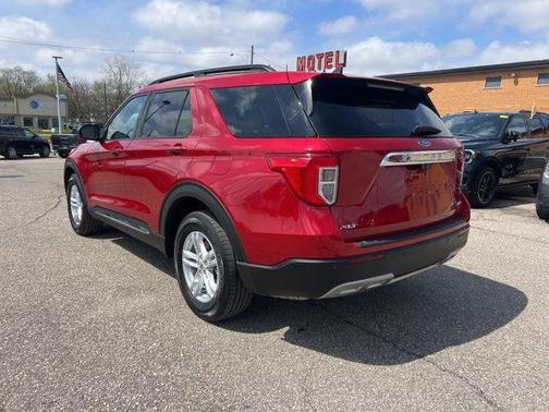 Rapid Red Metallic Tinted Clearcoat 2023 Ford Explorer XLT