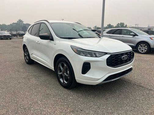 Star White Metallic Tri-Coat 2024 Ford Escape ST-Line