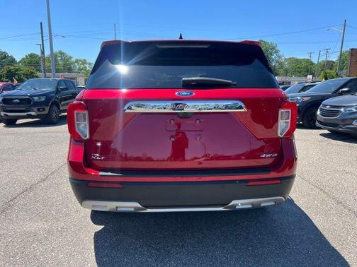 Rapid Red Metallic Tinted Clearcoat 2023 Ford Explorer XLT