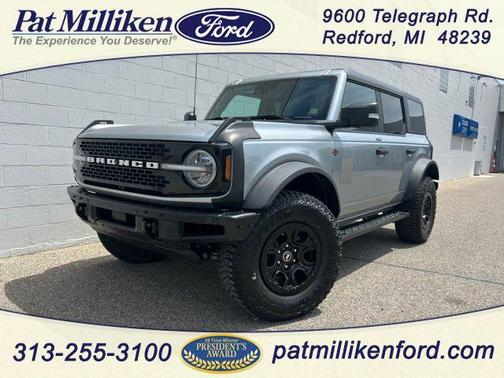 Iconic Silver Metallic 2023 Ford Bronco Wildtrak