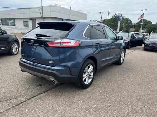 Photo 4 of 32 of 2019 Ford Edge SEL