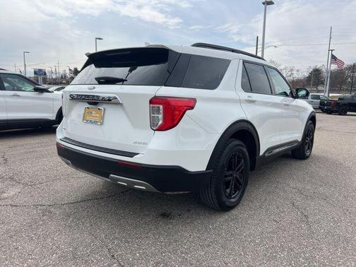 Star White Metallic Tri-Coat 2024 Ford Explorer XLT