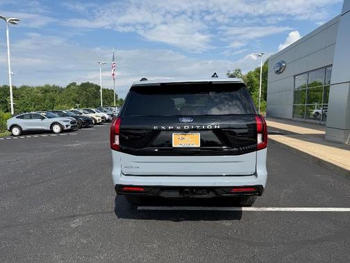 GLACIER GRAY METALLIC TC 2025 Ford Expedition ACTIVE