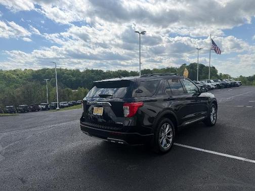 AGATE BLACK METALLIC 2021 Ford Explorer XLT