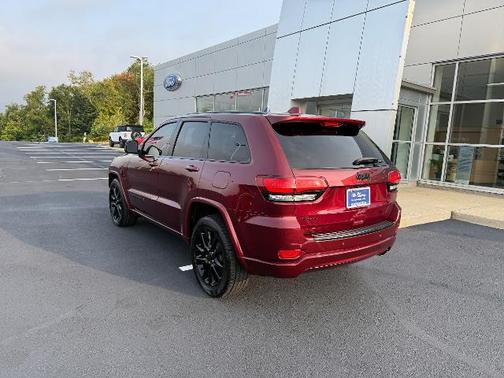 2018 Jeep Grand Cherokee LAREDO