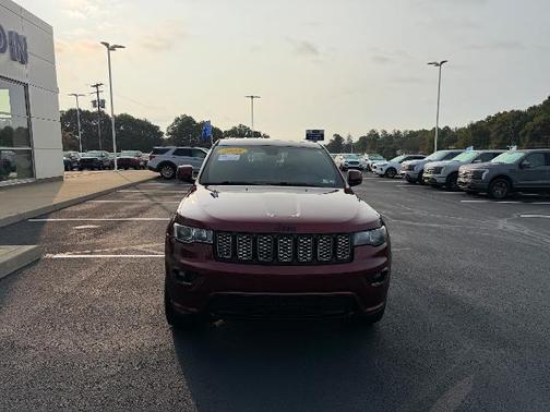 2018 Jeep Grand Cherokee LAREDO