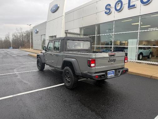 2021 Jeep Gladiator SPORT