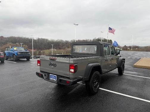 2021 Jeep Gladiator SPORT