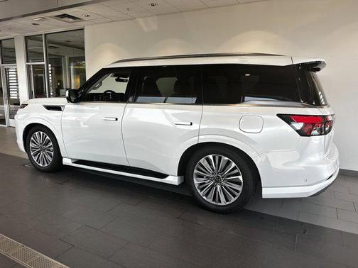 2025 INFINITI QX80 Luxe