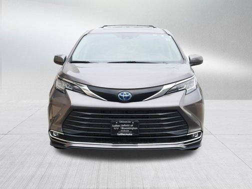 2023 Toyota Sienna XLE 8 Passenger